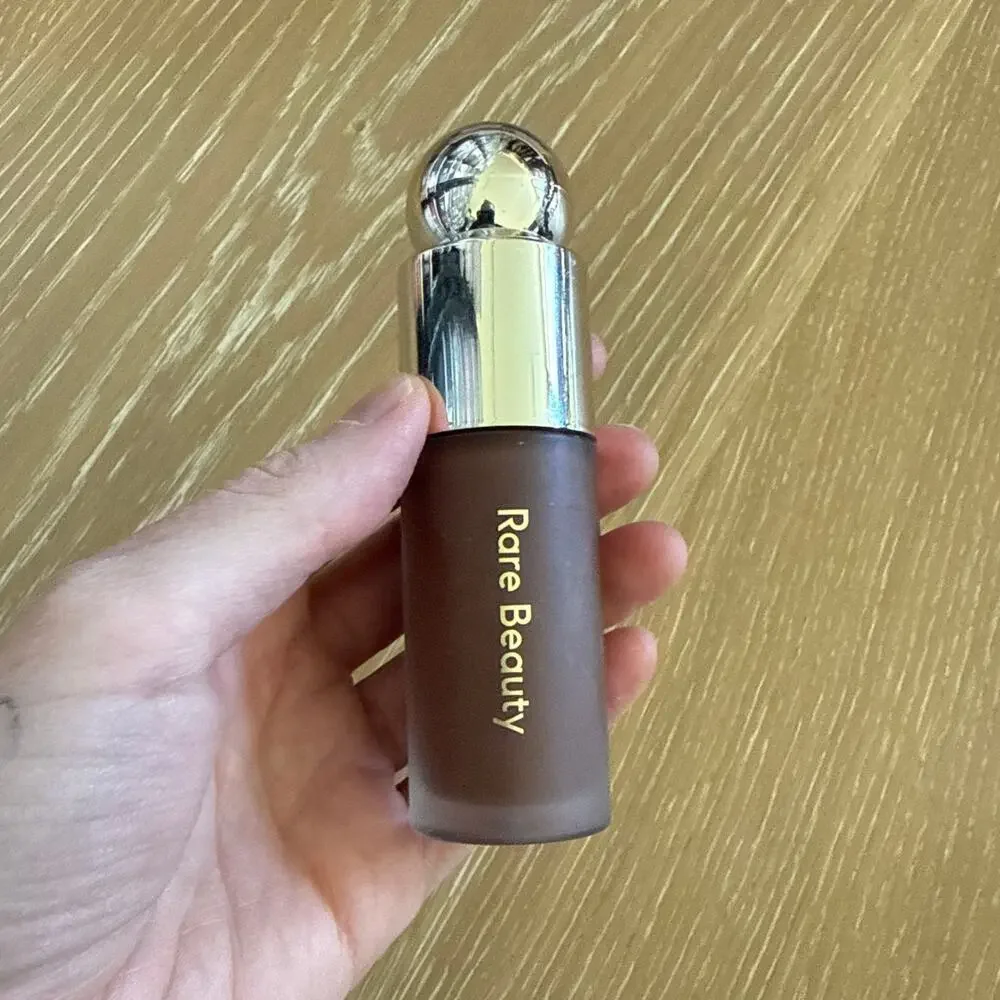 Rare beauty Soft Pinch Liquid Contour in Medium Deep Tranquil